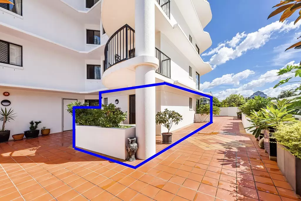 4/12 Paradise Island, Surfers Paradise Sold by Queensland Sotheby's International Realty - image 1