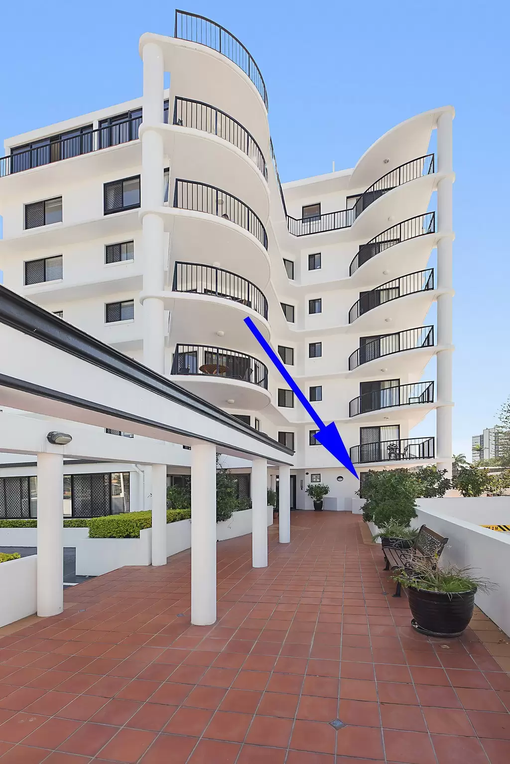 4/12 Paradise Island, Surfers Paradise Sold by Queensland Sotheby's International Realty - image 1