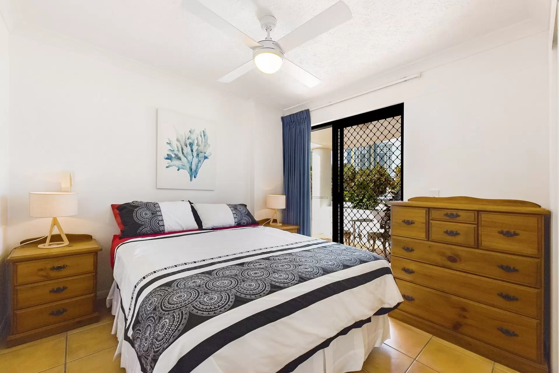 4/12 Paradise Island, Surfers Paradise Sold by Queensland Sotheby's International Realty - image 1