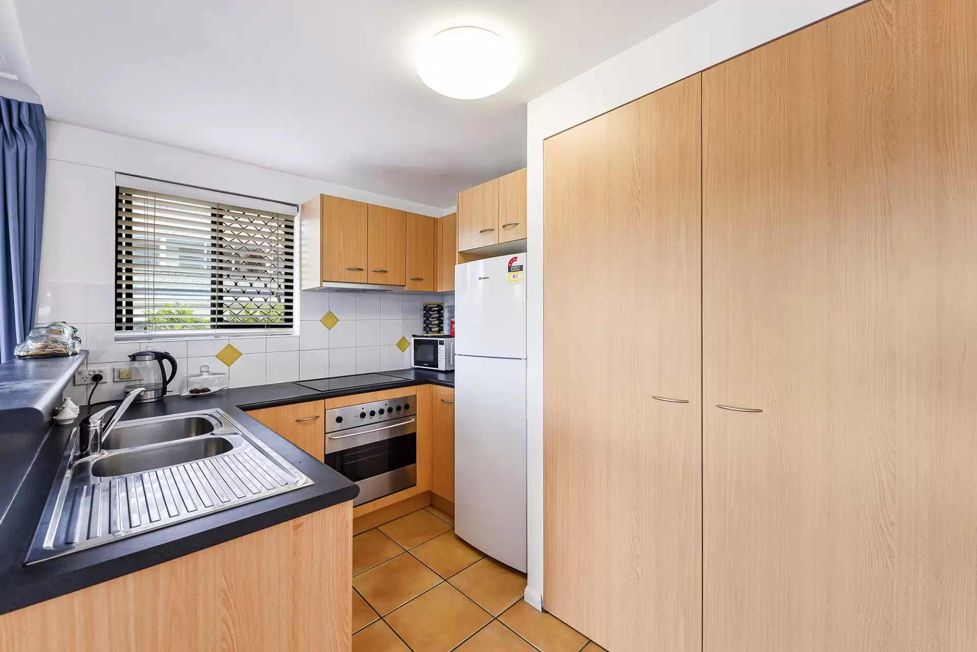 4/12 Paradise Island, Surfers Paradise Sold by Queensland Sotheby's International Realty - image 1