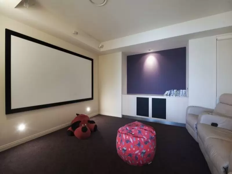 70 The Peninsula, Helensvale Sold by Queensland Sotheby's International Realty - image 1