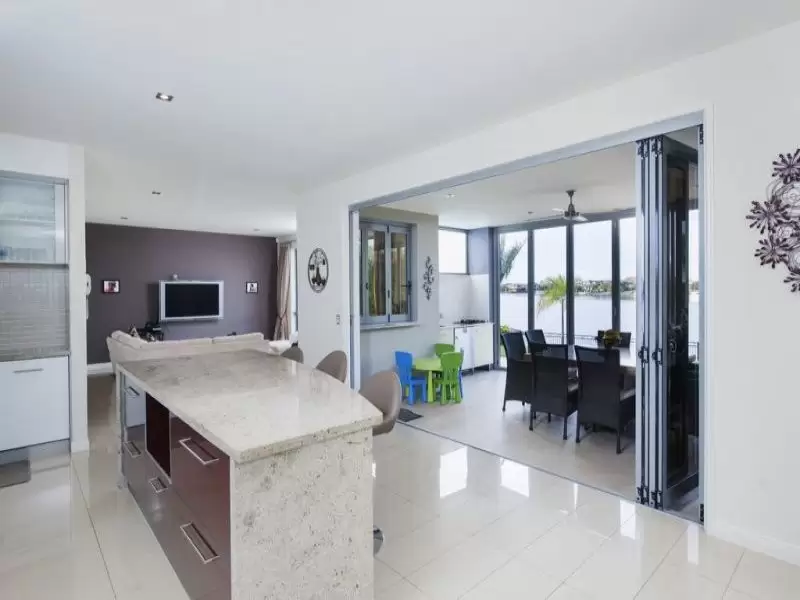 70 The Peninsula, Helensvale Sold by  - image 1