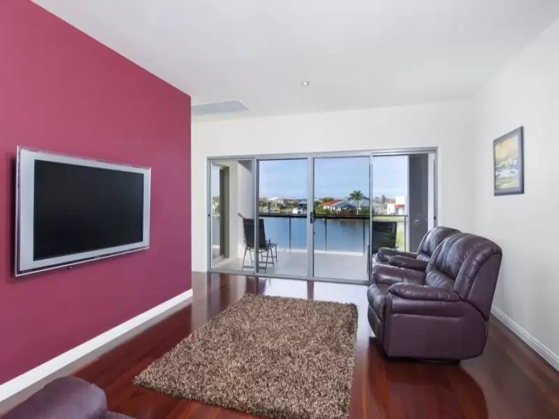 70 The Peninsula, Helensvale Sold by  - image 1