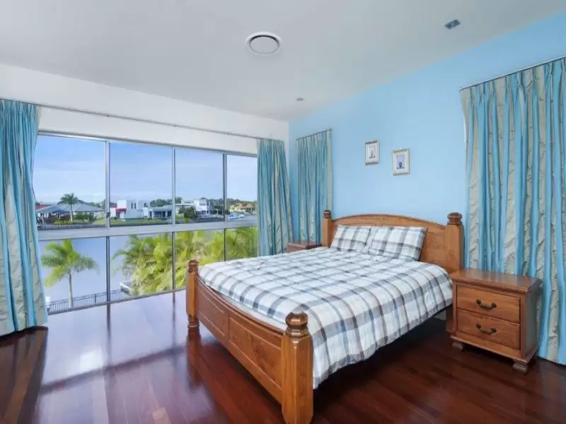70 The Peninsula, Helensvale Sold by Queensland Sotheby's International Realty - image 1
