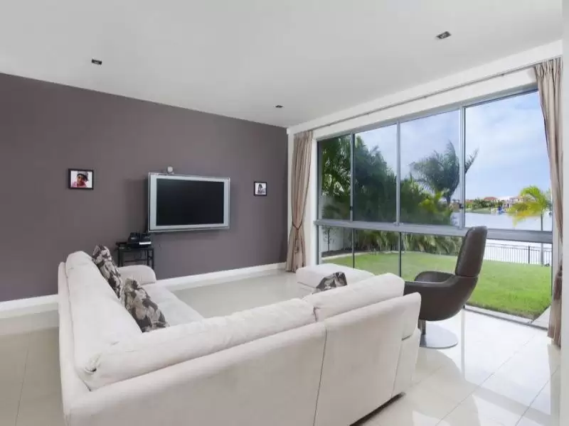 70 The Peninsula, Helensvale Sold by  - image 1