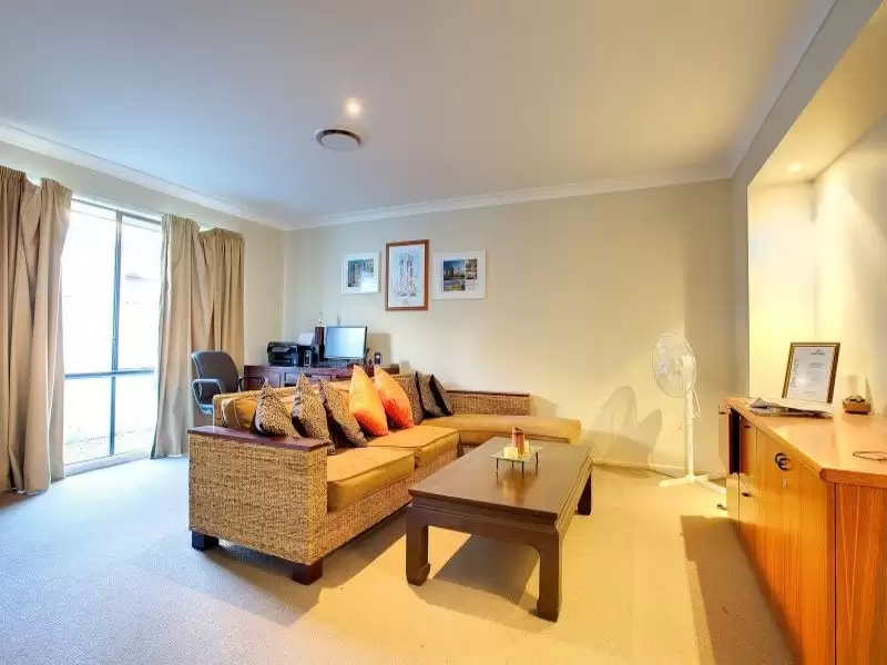 19 River Links Boulevard East, Helensvale Sold by Queensland Sotheby's International Realty - image 1