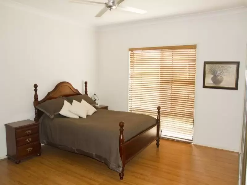 15 The Close, Helensvale Sold by  - image 1