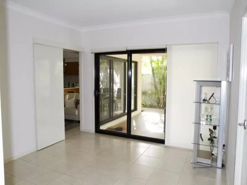 15 The Close, Helensvale Sold by  - image 1