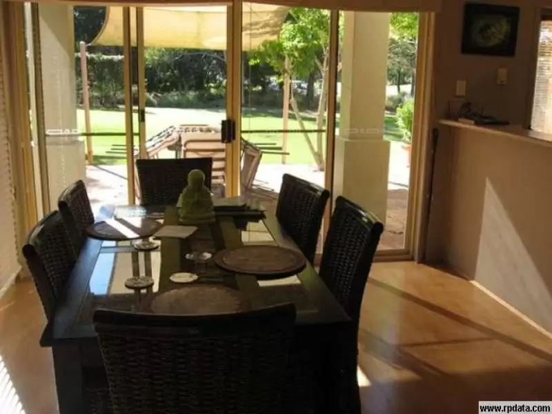8103 Magnolia Gardens Court, Hope Island Sold by Queensland Sotheby's International Realty - image 1