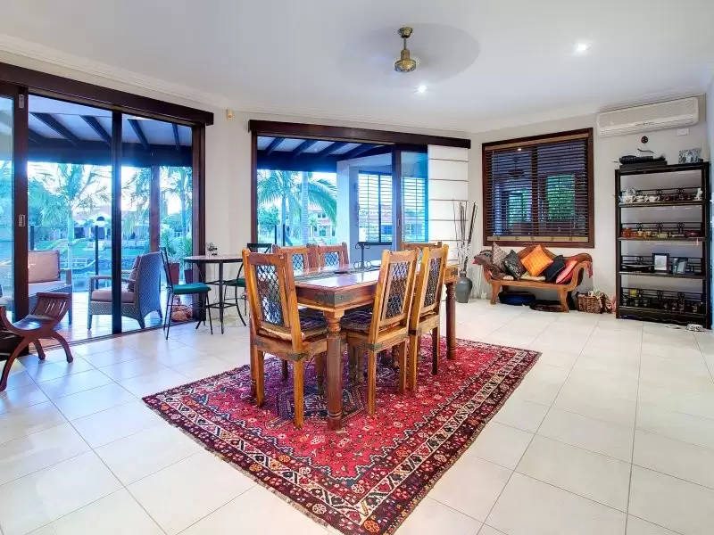 1033 Rosebank Way, Hope Island Sold by Queensland Sotheby's International Realty - image 1