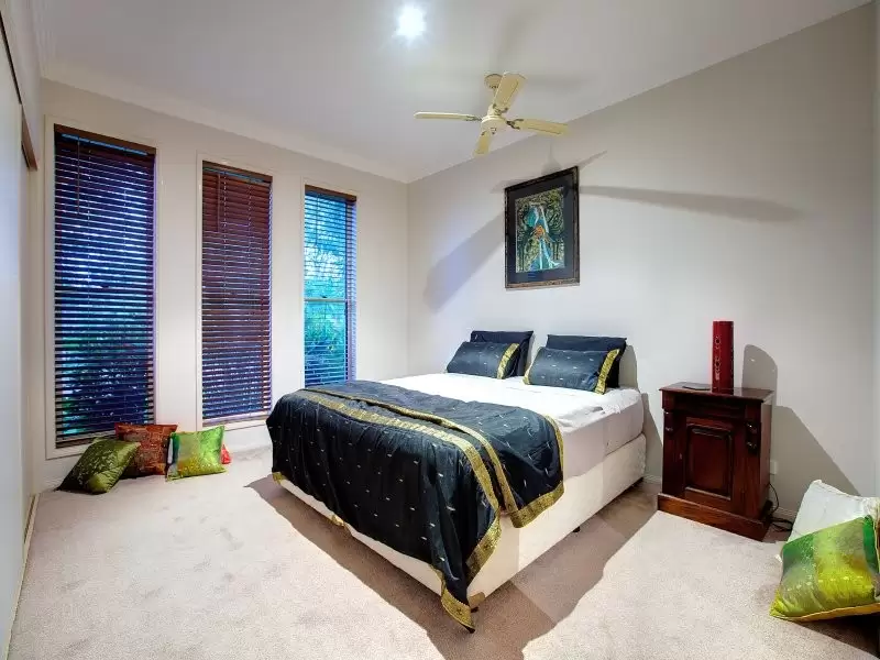 1033 Rosebank Way, Hope Island Sold by Queensland Sotheby's International Realty - image 1