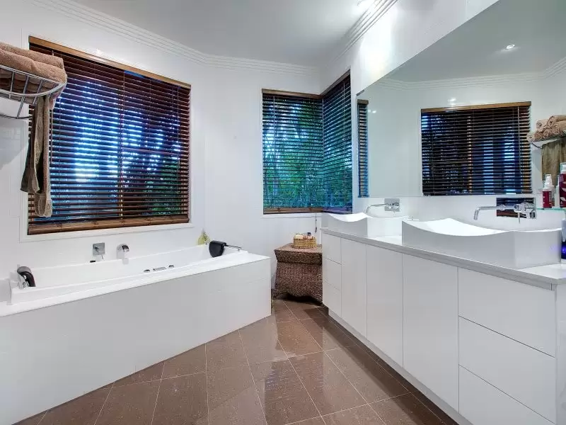 1033 Rosebank Way, Hope Island Sold by Queensland Sotheby's International Realty - image 1