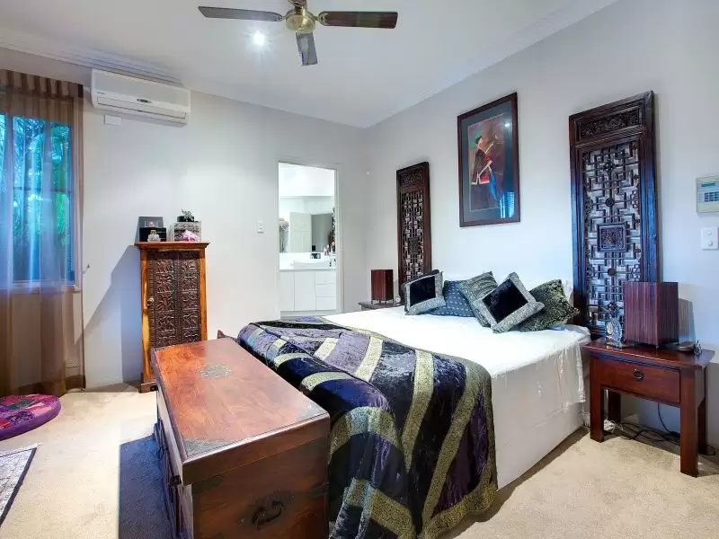 1033 Rosebank Way, Hope Island Sold by Queensland Sotheby's International Realty - image 1