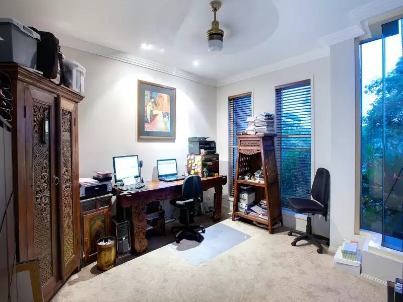 1033 Rosebank Way, Hope Island Sold by Queensland Sotheby's International Realty - image 1
