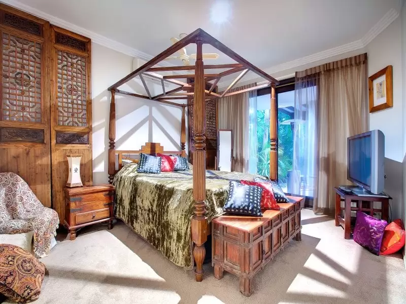 1033 Rosebank Way, Hope Island Sold by Queensland Sotheby's International Realty - image 1
