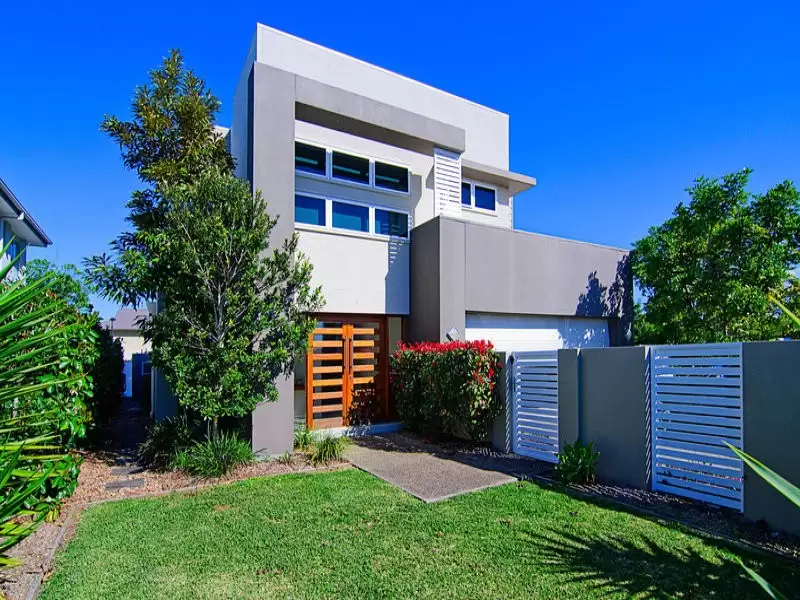 1 Onshore Pl, Helensvale Sold by  - image 1