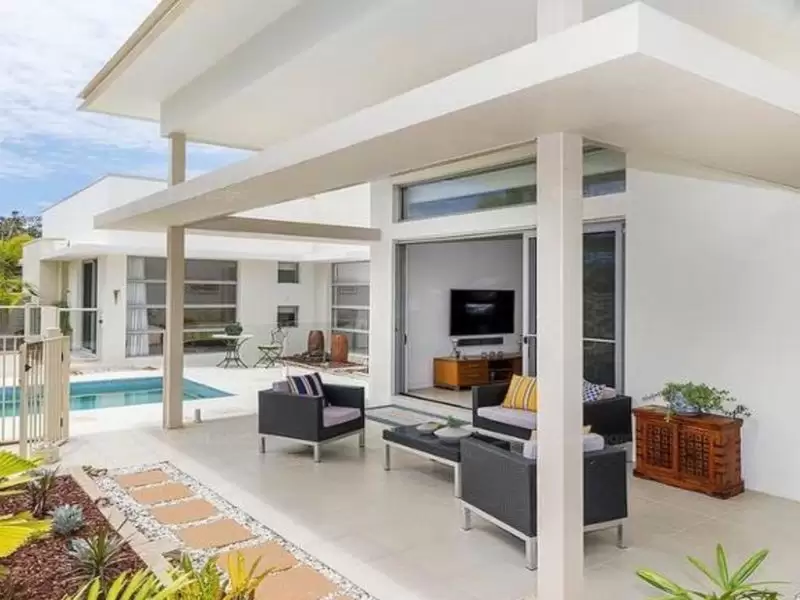 2825 Gracemere Circuit East, Hope Island Sold by Queensland Sotheby's International Realty - image 1