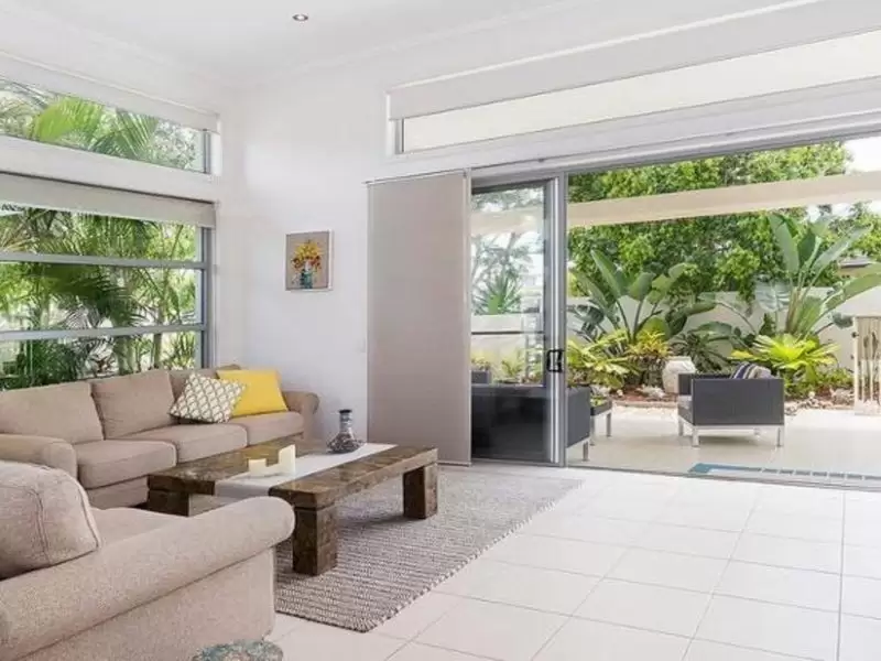 2825 Gracemere Circuit East, Hope Island Sold by Queensland Sotheby's International Realty - image 1
