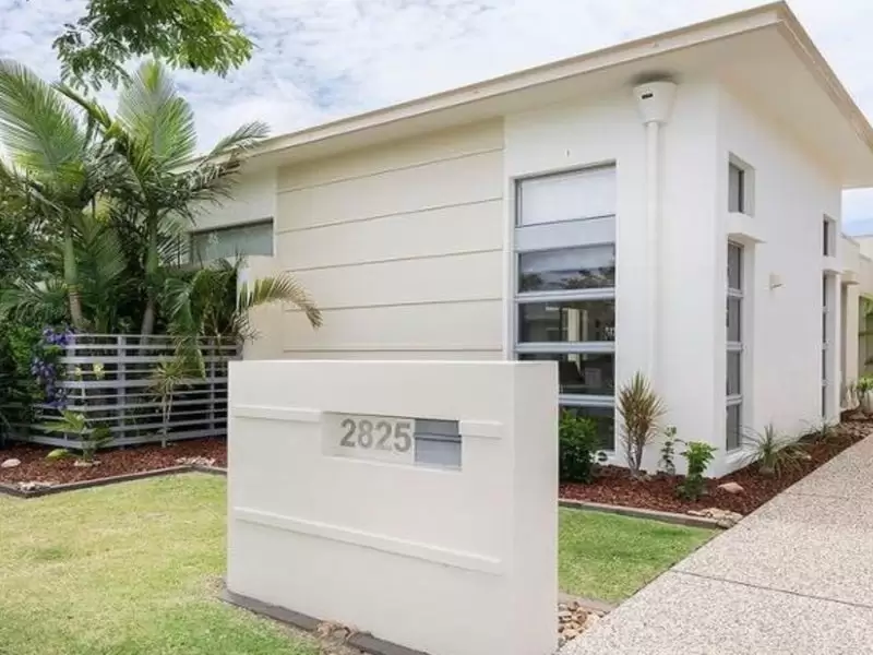 2825 Gracemere Circuit East, Hope Island Sold by Queensland Sotheby's International Realty - image 1