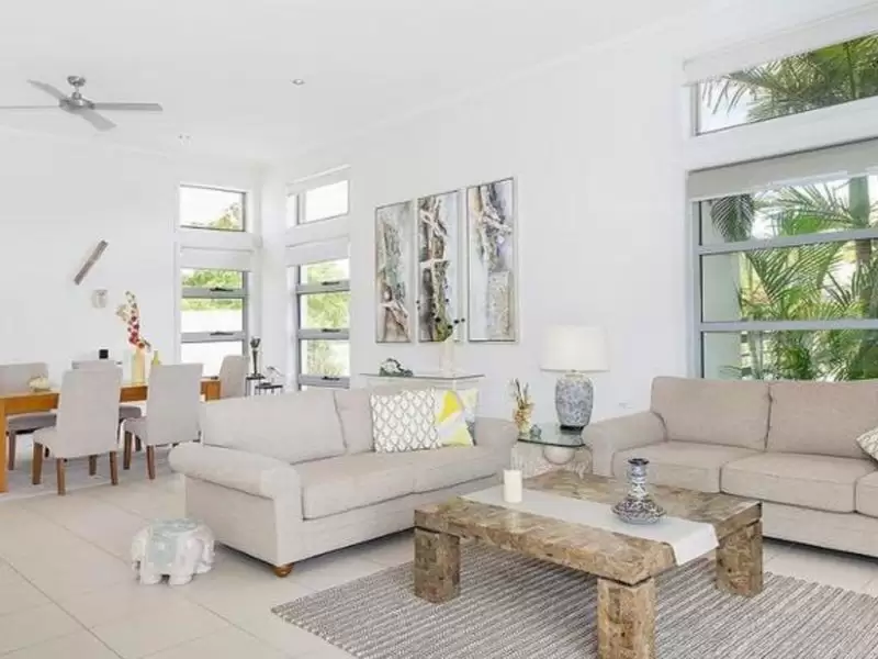2825 Gracemere Circuit East, Hope Island Sold by Queensland Sotheby's International Realty - image 1