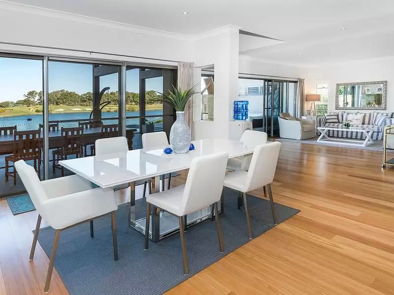 6180 Bolsena Circuit, Hope Island Sold by Queensland Sotheby's International Realty - image 1