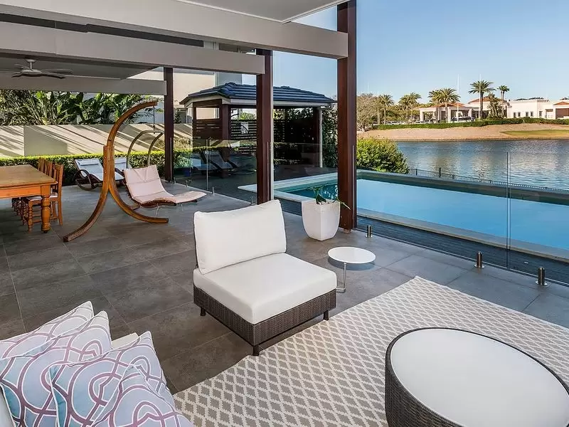 6180 Bolsena Circuit, Hope Island Sold by Queensland Sotheby's International Realty - image 1