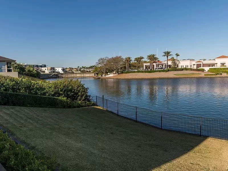 6180 Bolsena Circuit, Hope Island Sold by Queensland Sotheby's International Realty - image 1
