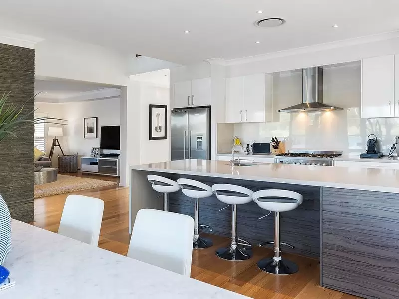 6180 Bolsena Circuit, Hope Island Sold by Queensland Sotheby's International Realty - image 1