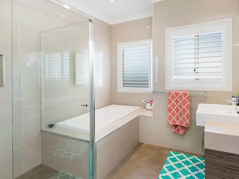 6180 Bolsena Circuit, Hope Island Sold by Queensland Sotheby's International Realty - image 1
