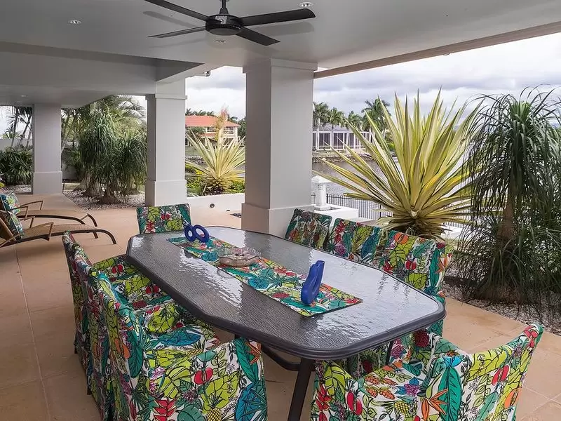 1041 Rosebank Way, Hope Island Sold by Queensland Sotheby's International Realty - image 1