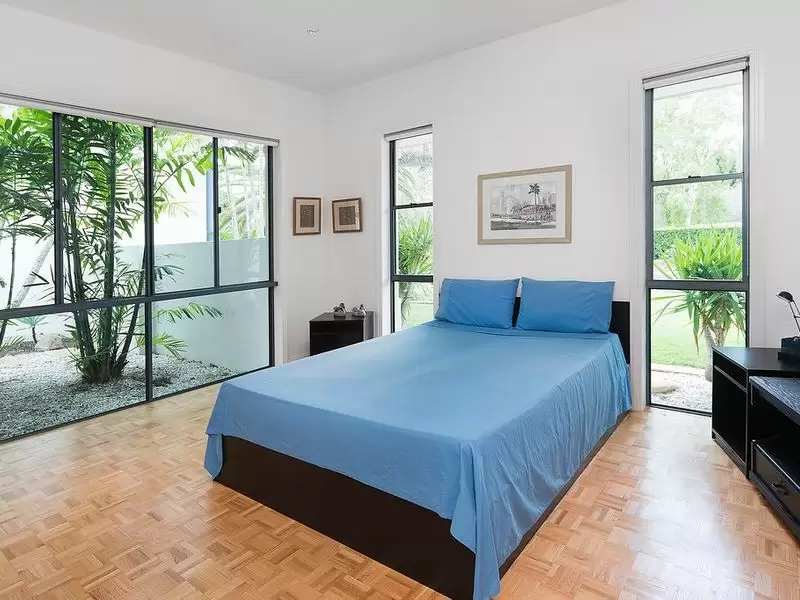 1041 Rosebank Way, Hope Island Sold by Queensland Sotheby's International Realty - image 1
