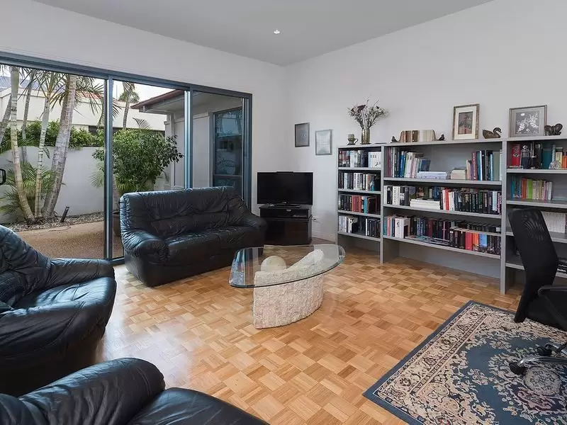 1041 Rosebank Way, Hope Island Sold by Queensland Sotheby's International Realty - image 1