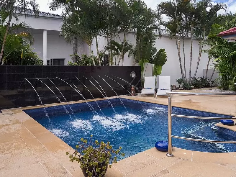 1041 Rosebank Way, Hope Island Sold by Queensland Sotheby's International Realty - image 1