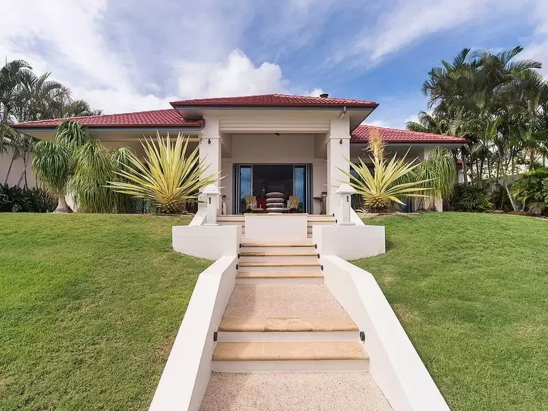 1041 Rosebank Way, Hope Island Sold by Queensland Sotheby's International Realty - image 1