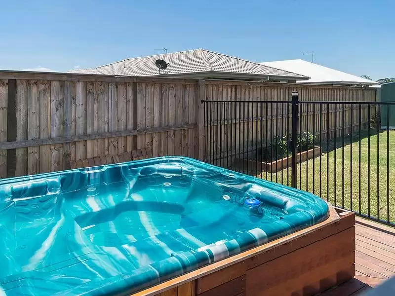 17 Pisces Court, Coomera Sold by Queensland Sotheby's International Realty - image 1