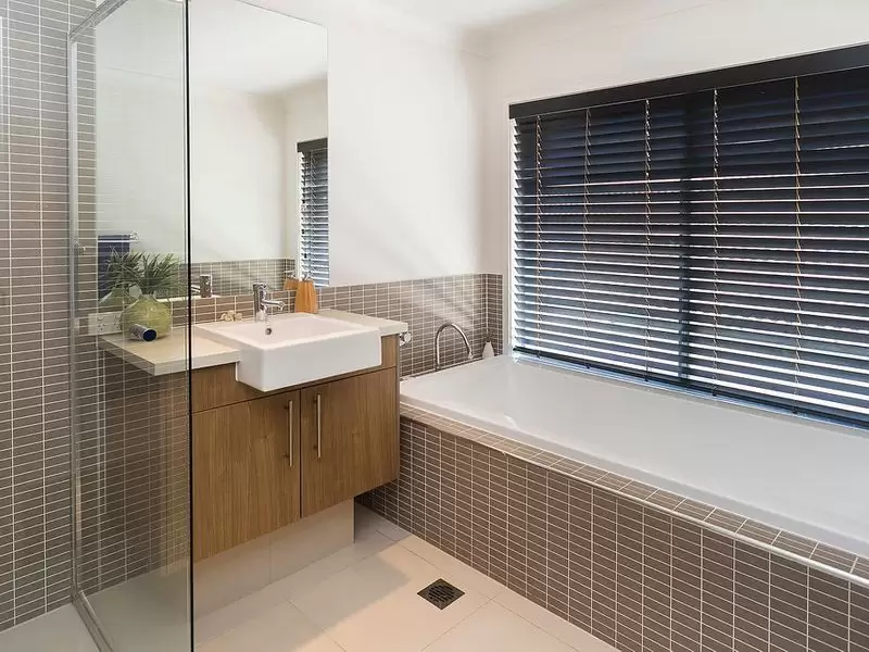 40 The Peninsula, Helensvale Sold by Queensland Sotheby's International Realty - image 1