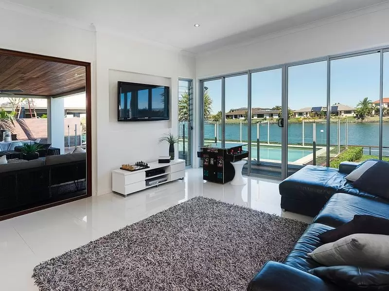 40 The Peninsula, Helensvale Sold by Queensland Sotheby's International Realty - image 1