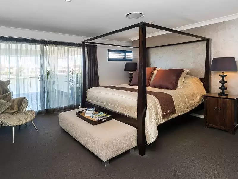 40 The Peninsula, Helensvale Sold by Queensland Sotheby's International Realty - image 1