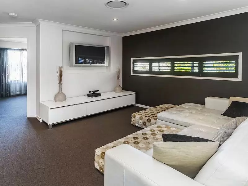 40 The Peninsula, Helensvale Sold by Queensland Sotheby's International Realty - image 1