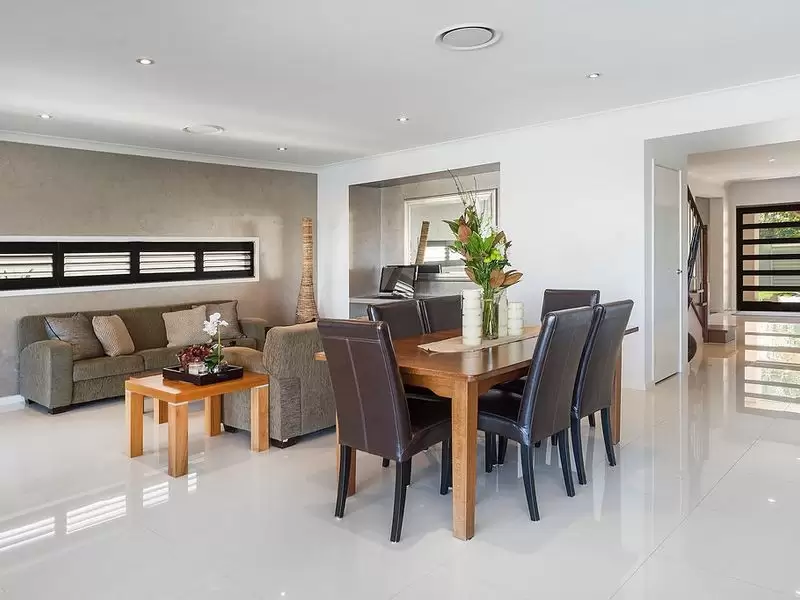 40 The Peninsula, Helensvale Sold by Queensland Sotheby's International Realty - image 1