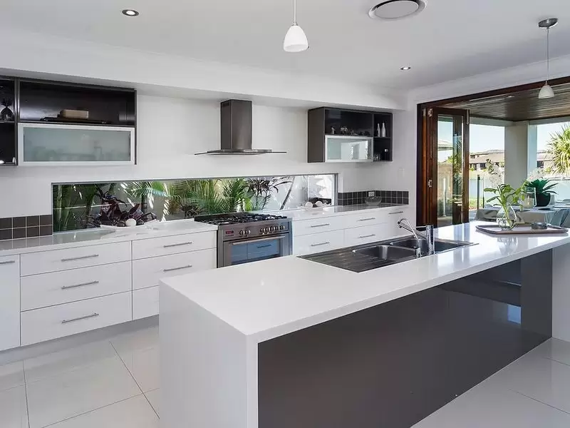 40 The Peninsula, Helensvale Sold by Queensland Sotheby's International Realty - image 1