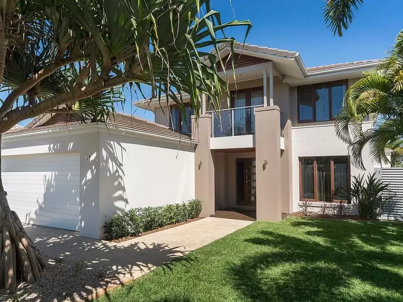 40 The Peninsula, Helensvale Sold by Queensland Sotheby's International Realty - image 1
