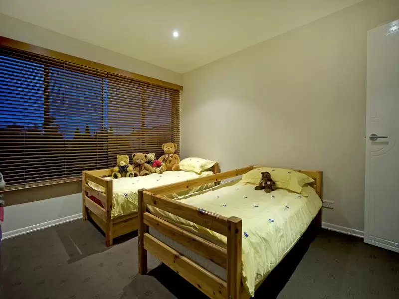 1646 Riverdale Ct, Hope Island Sold by Queensland Sotheby's International Realty - image 1