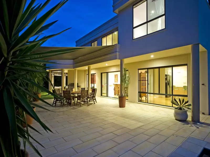 1646 Riverdale Ct, Hope Island Sold by Queensland Sotheby's International Realty - image 1