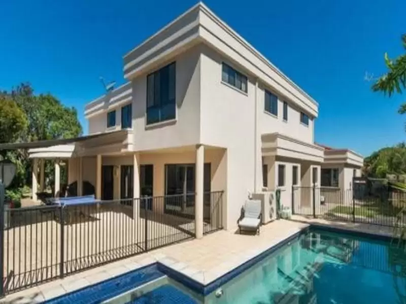 1646 Riverdale Ct, Hope Island Sold by Queensland Sotheby's International Realty - image 1