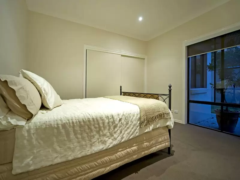 1646 Riverdale Ct, Hope Island Sold by Queensland Sotheby's International Realty - image 1
