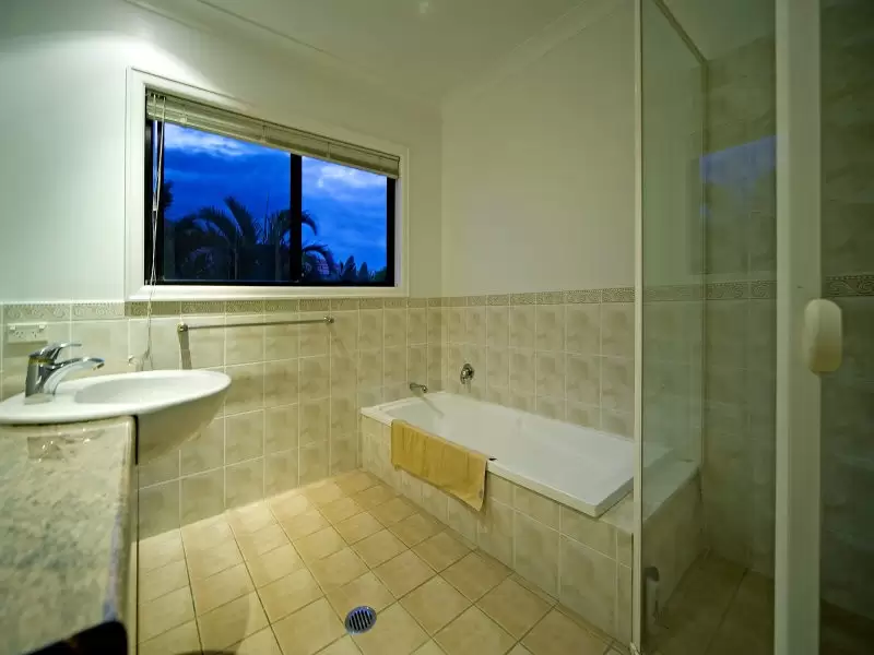 1646 Riverdale Ct, Hope Island Sold by Queensland Sotheby's International Realty - image 1
