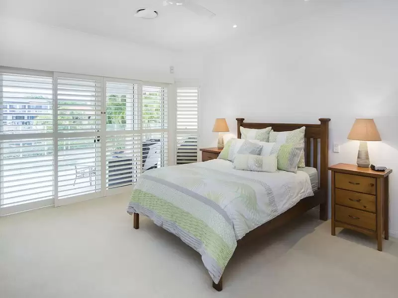 2118 Fernlea Cl, Hope Island Sold by Queensland Sotheby's International Realty - image 1