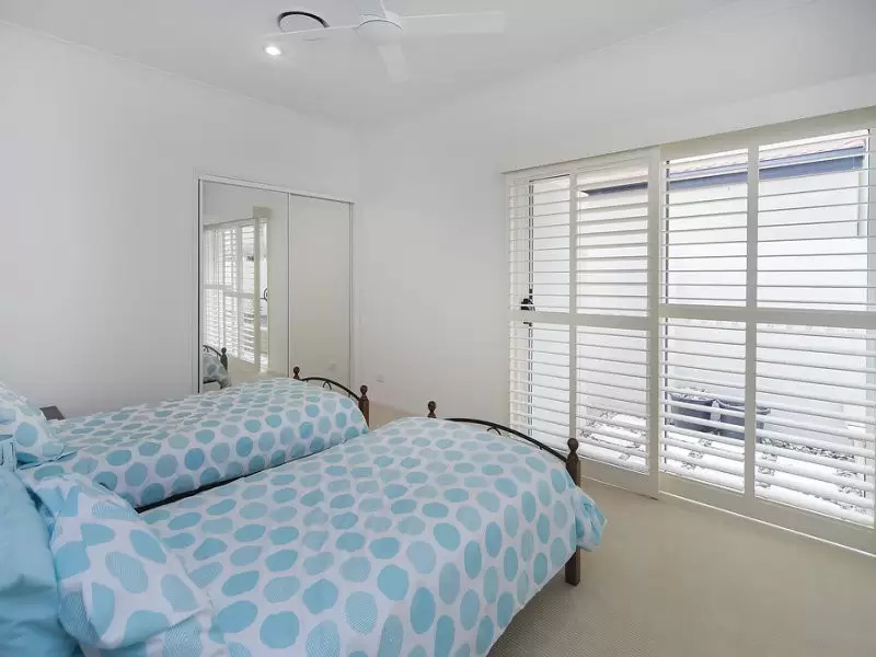 2118 Fernlea Cl, Hope Island Sold by Queensland Sotheby's International Realty - image 1