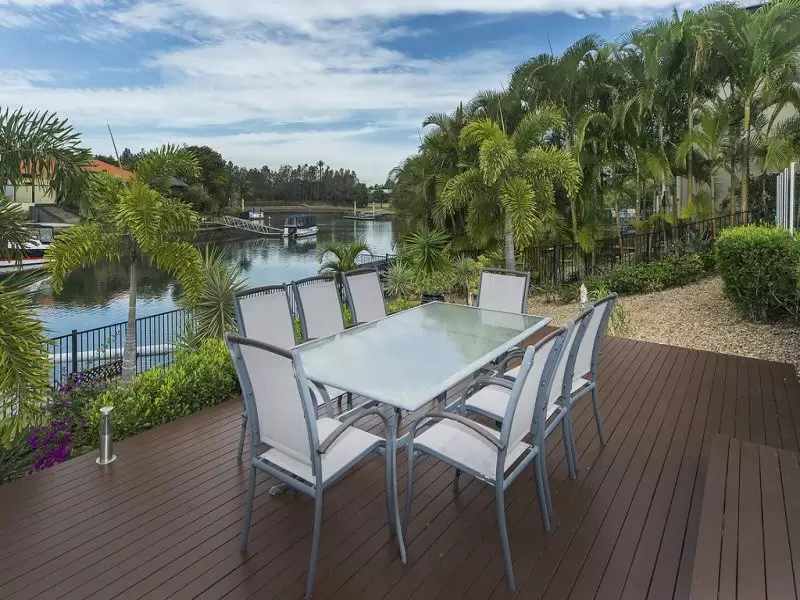 2118 Fernlea Cl, Hope Island Sold by Queensland Sotheby's International Realty - image 1